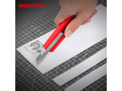 Plastic Snap-Off Knife 9 mm