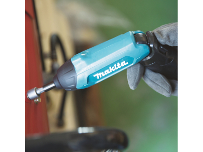 Акумулаторна отверка Makita DF001DW в куфар с 81 бита и зарядно устройство