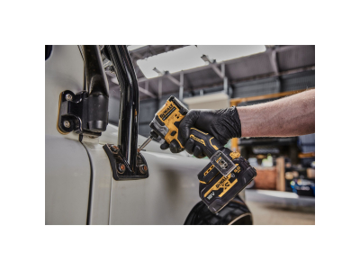 Акумулаторен ударен винтоверт Dewalt DCF850NT solo с 205 Nm въртящ момент