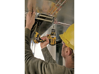 ВИНТОВЕРТ Cordless brushless screwdriver Dewalt DCD790D2